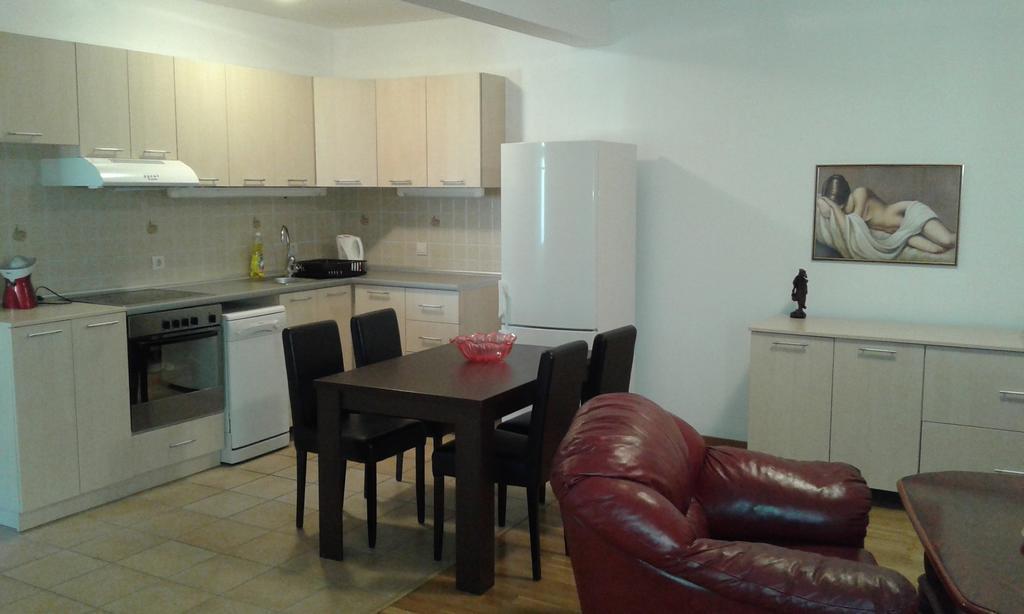 Oro Apartments Petrovac Oda fotoğraf